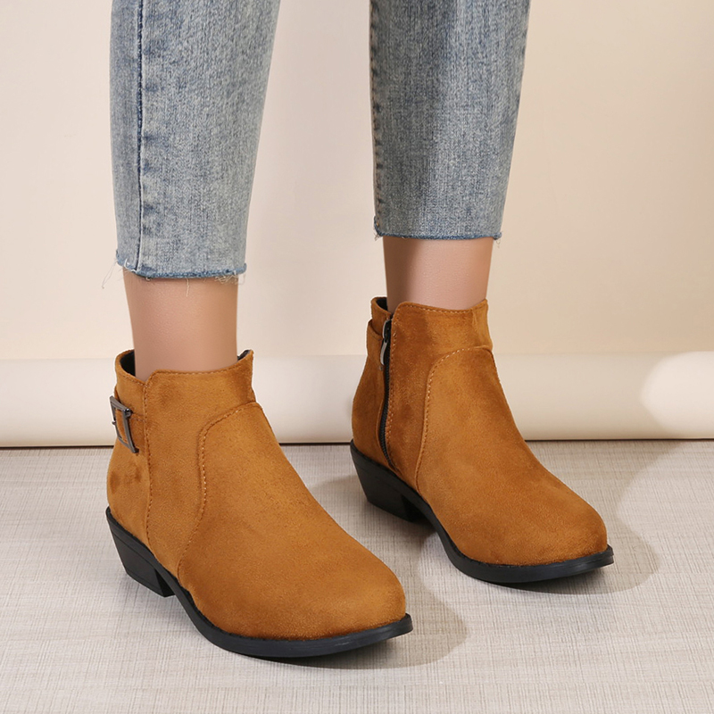 Ethnic Styling Tips - Bottines en daim à talon carré